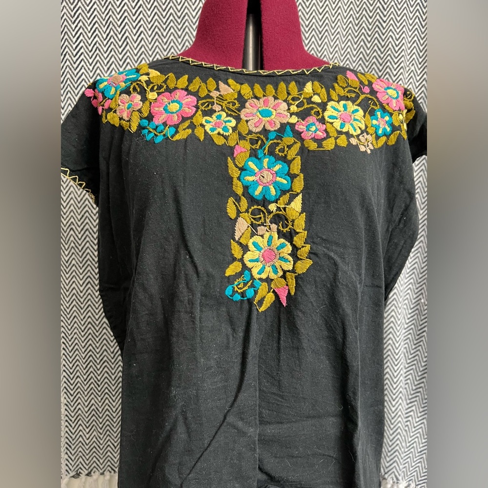 Embroidered Mexican blouse - Small